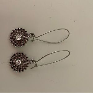 Silver flower dangling earring